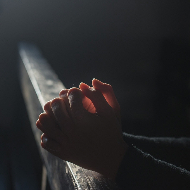 license : https://pixabay.com/ko/photos/%EA%B8%B0%EB%8F%84-%EB%AF%BF%EC%9D%8C-%EC%A2%85%EA%B5%90-%ED%9D%AC%EB%A7%9D-%EC%B6%95%EB%B3%B5-6764197/